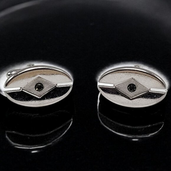 Vintage Signed Swank Oval Silver Tone Cufflinks With Green Glass Accent - Picture 1 of 10
